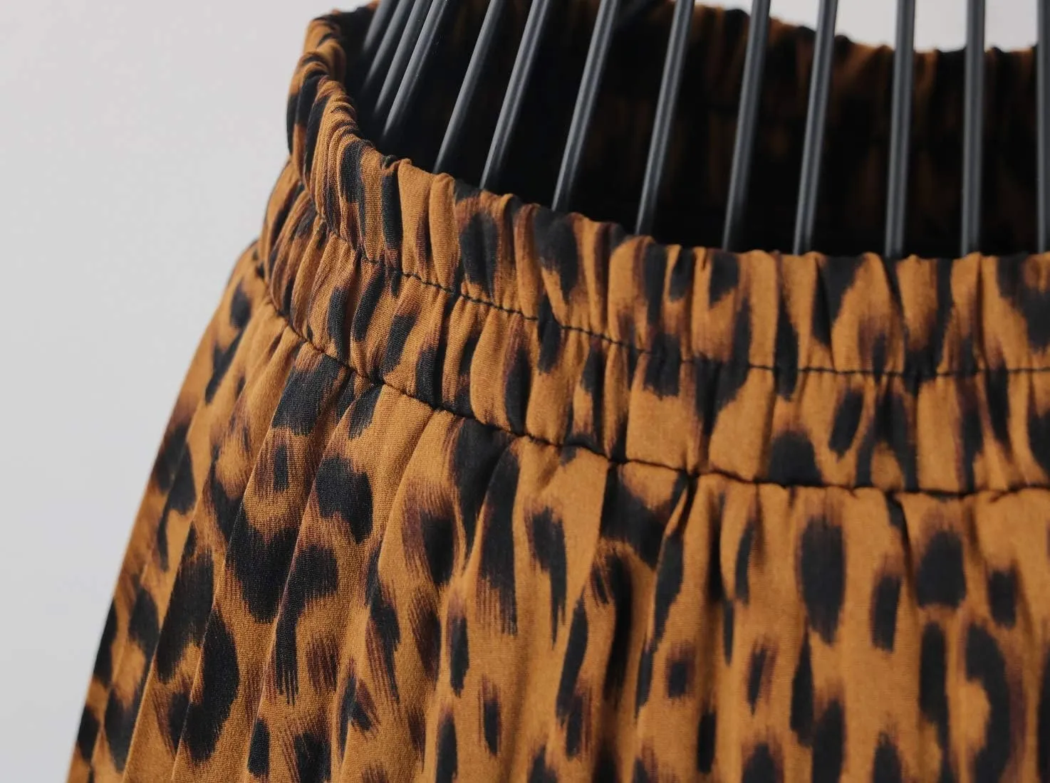 CHARTOU Womens Chic Elastic High Waisted A Line Leopard Print Pleated Shirring Midi-Long Skirt