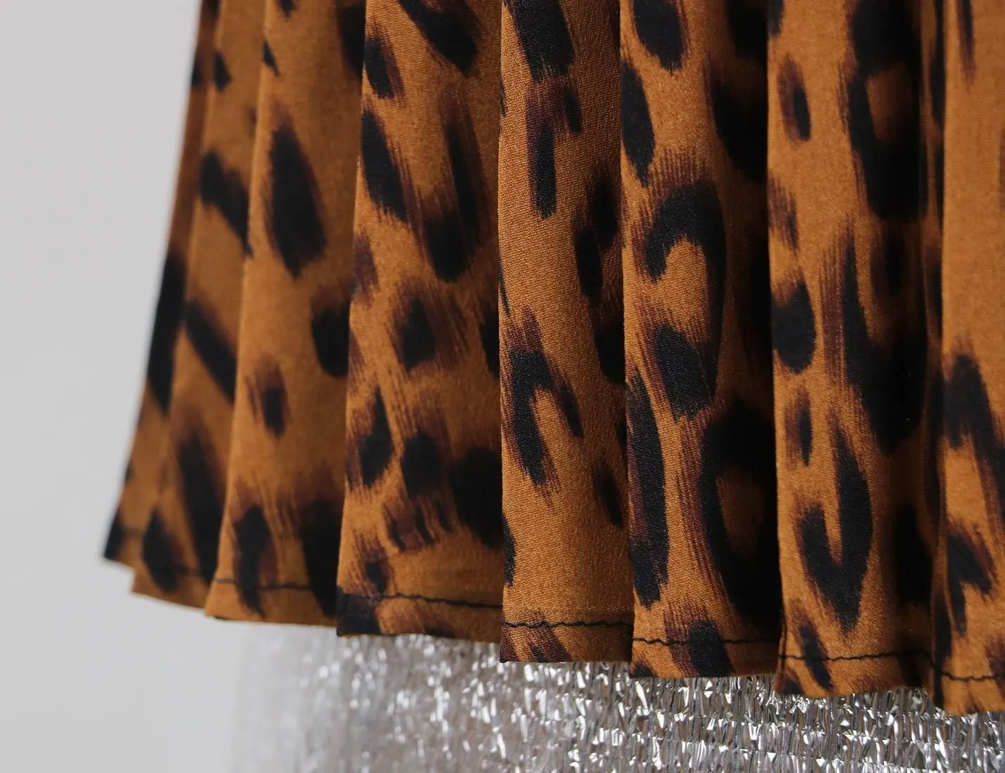 CHARTOU Womens Chic Elastic High Waisted A Line Leopard Print Pleated Shirring Midi-Long Skirt