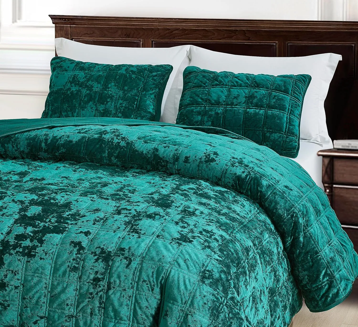 Chezmoi Collection Piers Emerald Green Velvet Quilt Queen Set, 3-Piece Lush Plush Distressed Velvet Bedding All Season Lightweight Comforter - Brushed Microfiber Reverse with Double Square Stitch