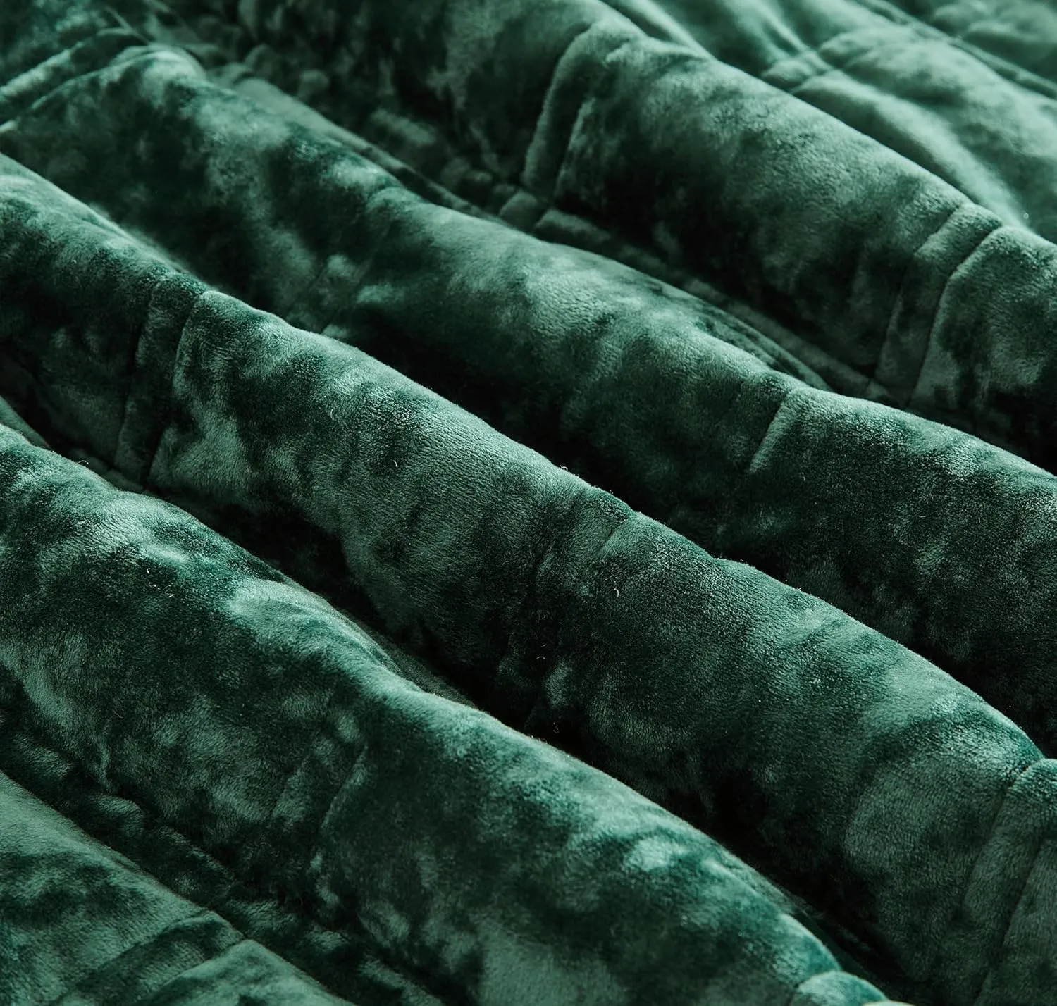 Chezmoi Collection Piers Forest Green Velvet Quilt Oversized King Set, 3-Piece Plush Distressed Velvet Bedding All Season Lightweight Comforter - Brushed Microfiber Reverse with Double Square Stitch
