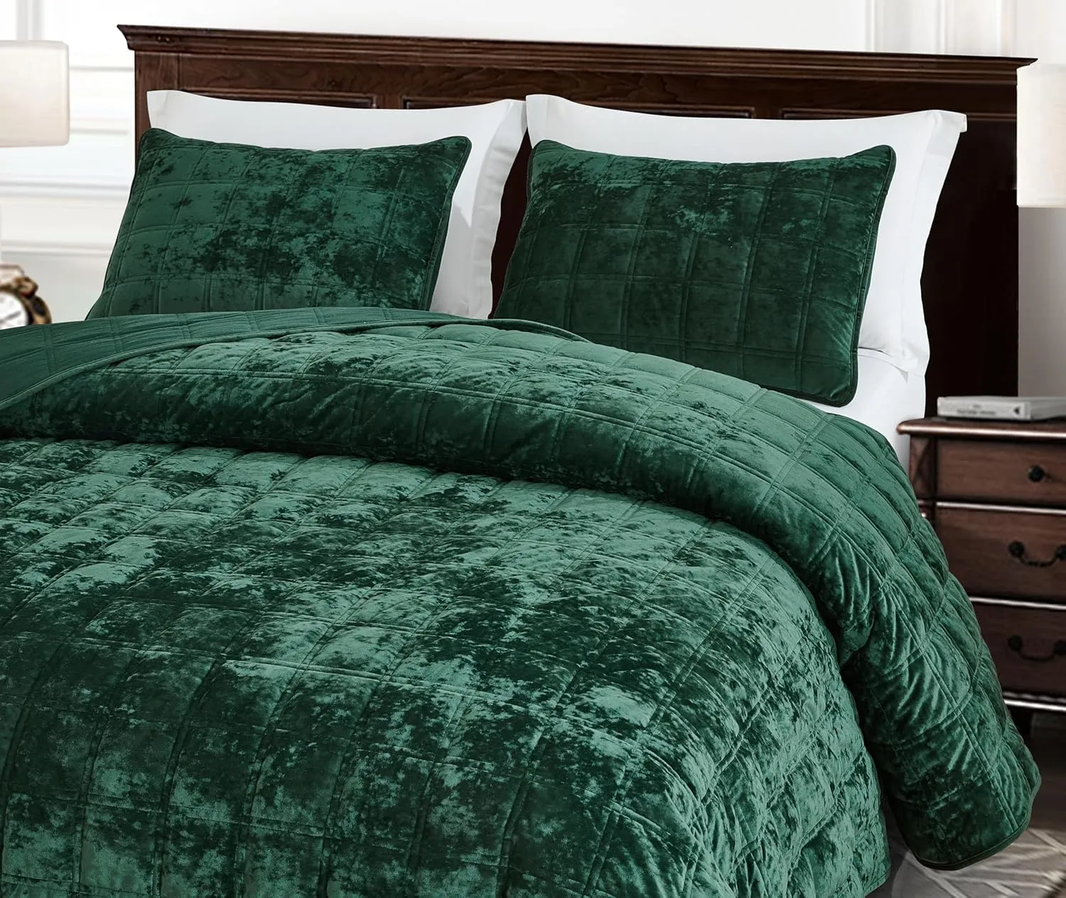 Chezmoi Collection Piers Forest Green Velvet Quilt Oversized King Set, 3-Piece Plush Distressed Velvet Bedding All Season Lightweight Comforter - Brushed Microfiber Reverse with Double Square Stitch