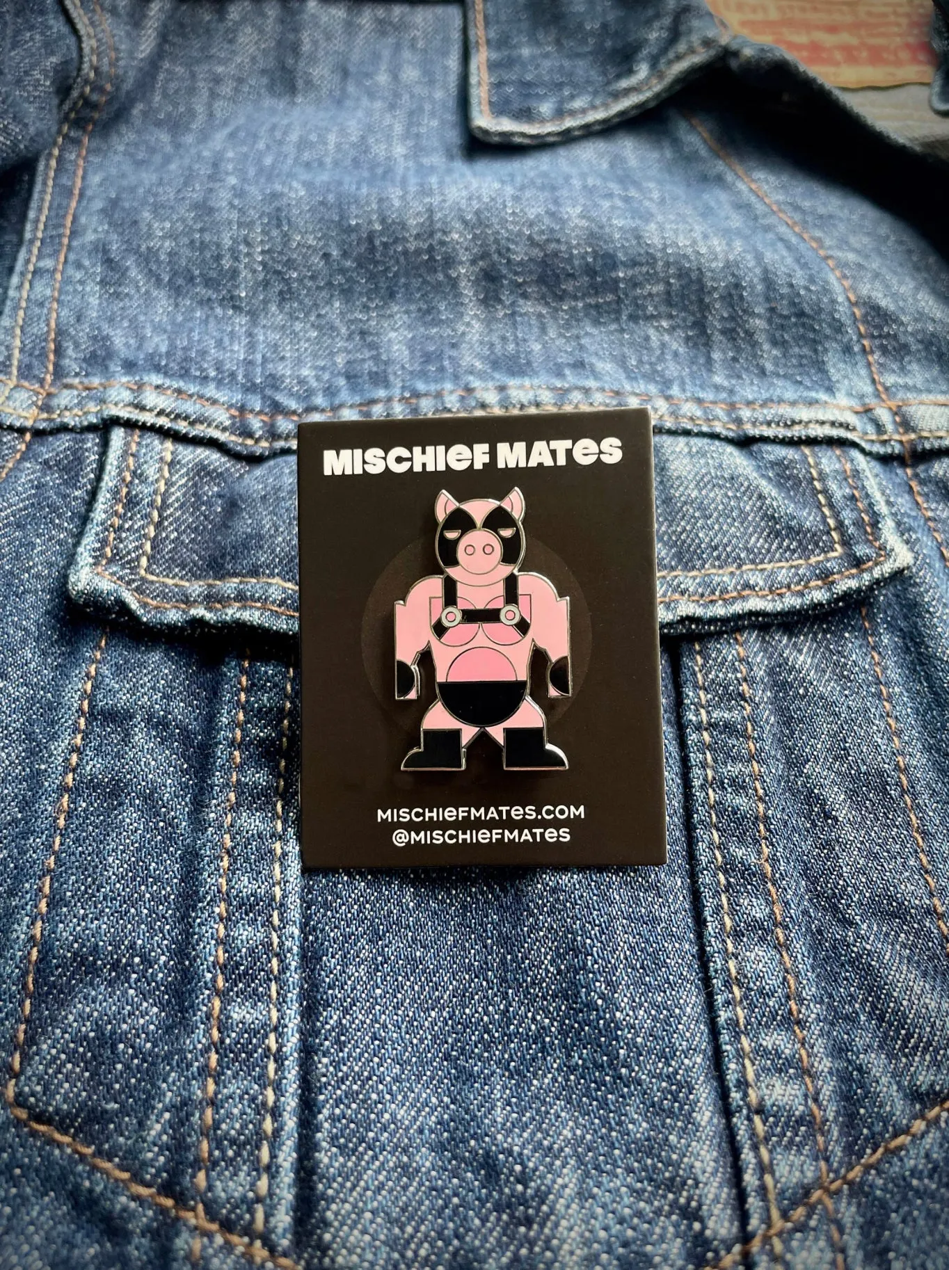 Curly the Pig Pin
