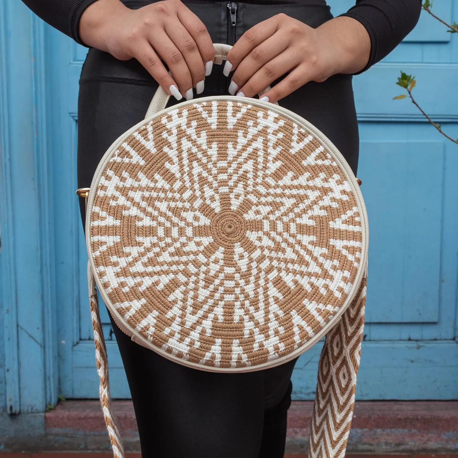 Handcrafted Leather Crossbody Bag for Women - Elegant Leather Bags with Unique Wayuu Weaving - Versatile Genuine Leather Crossbody Bag - Premium Colombian Materials and Design - Beige Bag with Gold