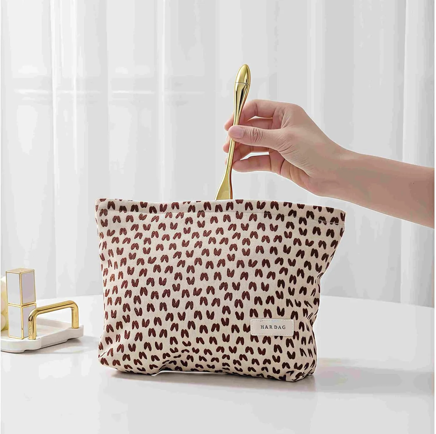 HEY M&Q Corduroy Cute Brown Heart Cosmetic Bags for Women Toiletry Travel Bag Large Capacity Canvas Beauty Pouch Zipper Makeup Organizer Bag