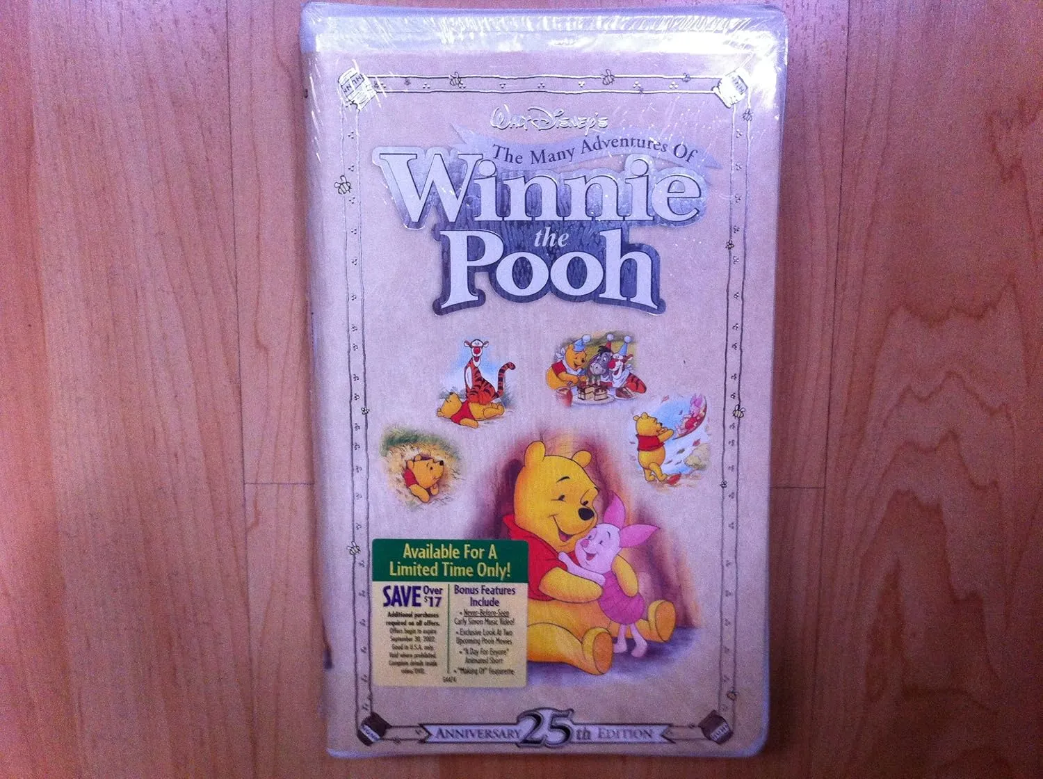 The Many Adventures of Winnie the Pooh (25th Anniversary Edition) [VHS]