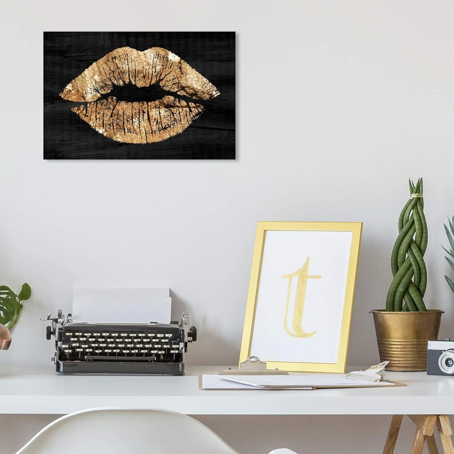 The Oliver Gal Artist Co. Fashion and Glam Wall Art Canvas Prints 'Solid Kiss Night' Home Décor, 15 in x 10 in, Black, Gold