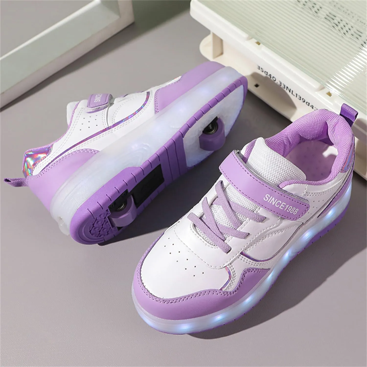Unisex Roller Shoes Kids Sparkling Wheels Shoes Girls Light up Roller Skates Sneakers Boys Rechargeable Flashing Sneakers for Gift